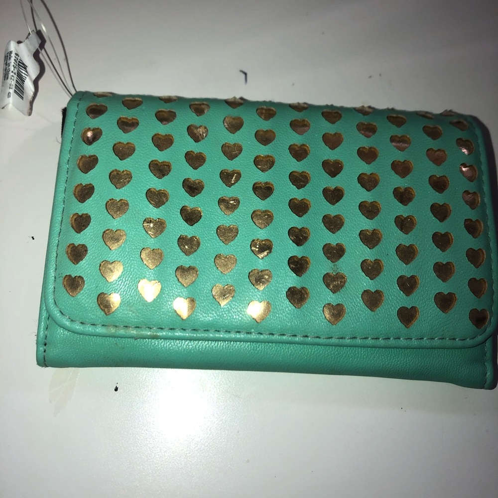 Claire’s wallet